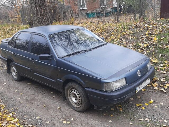 Синий Фольксваген Пассат, объемом двигателя 1.8 л и пробегом 200 тыс. км за 1026 $, фото 4 на Automoto.ua