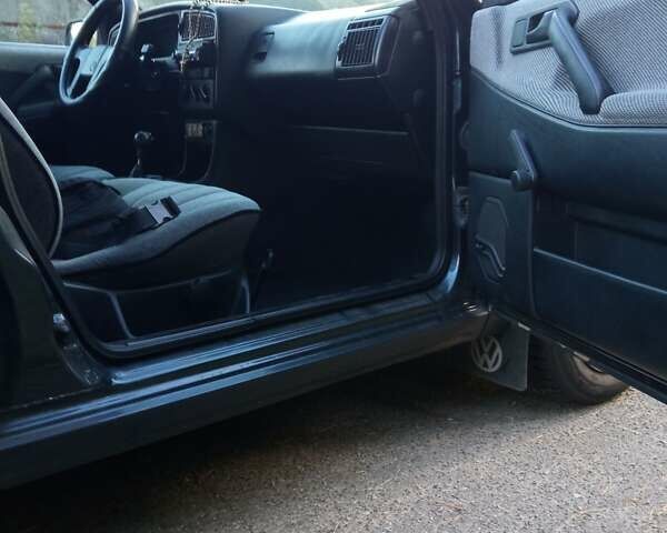 Синий Фольксваген Пассат, объемом двигателя 1.8 л и пробегом 350 тыс. км за 2700 $, фото 20 на Automoto.ua