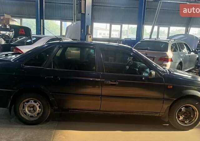 Синий Фольксваген Пассат, объемом двигателя 1.8 л и пробегом 497 тыс. км за 1800 $, фото 1 на Automoto.ua