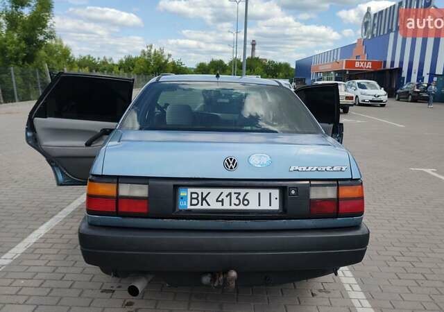 Синий Фольксваген Пассат, объемом двигателя 1.8 л и пробегом 445 тыс. км за 1850 $, фото 1 на Automoto.ua