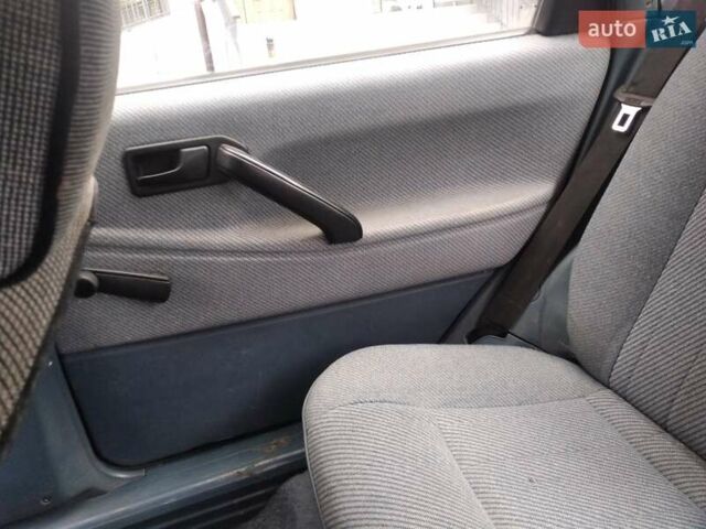 Синий Фольксваген Пассат, объемом двигателя 1.8 л и пробегом 420 тыс. км за 1900 $, фото 30 на Automoto.ua