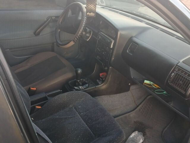 Синий Фольксваген Пассат, объемом двигателя 1.8 л и пробегом 312 тыс. км за 1316 $, фото 7 на Automoto.ua