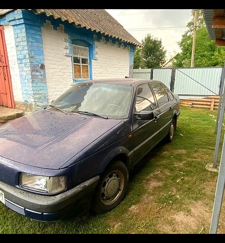 Синій Фольксваген Пассат, об'ємом двигуна 1.8 л та пробігом 300 тис. км за 1500 $, фото 1 на Automoto.ua