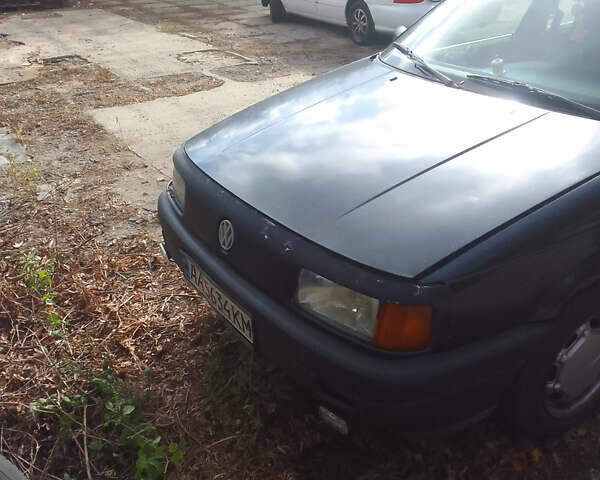 Синий Фольксваген Пассат, объемом двигателя 1.6 л и пробегом 430 тыс. км за 2200 $, фото 1 на Automoto.ua