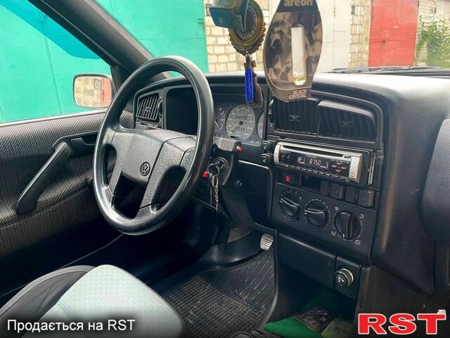 Синий Фольксваген Пассат, объемом двигателя 1.8 л и пробегом 270 тыс. км за 1330 $, фото 8 на Automoto.ua