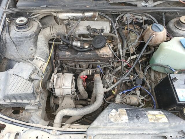 Синий Фольксваген Пассат, объемом двигателя 1.8 л и пробегом 560 тыс. км за 700 $, фото 5 на Automoto.ua