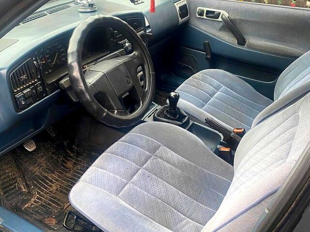 Синий Фольксваген Пассат, объемом двигателя 1.8 л и пробегом 280 тыс. км за 1800 $, фото 5 на Automoto.ua