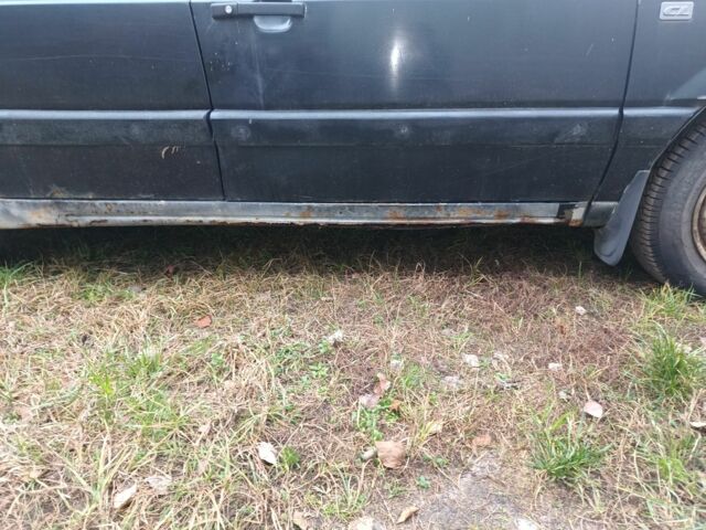 Синий Фольксваген Пассат, объемом двигателя 1.8 л и пробегом 560 тыс. км за 700 $, фото 3 на Automoto.ua