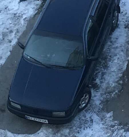 Синий Фольксваген Пассат, объемом двигателя 1.8 л и пробегом 300 тыс. км за 3000 $, фото 1 на Automoto.ua