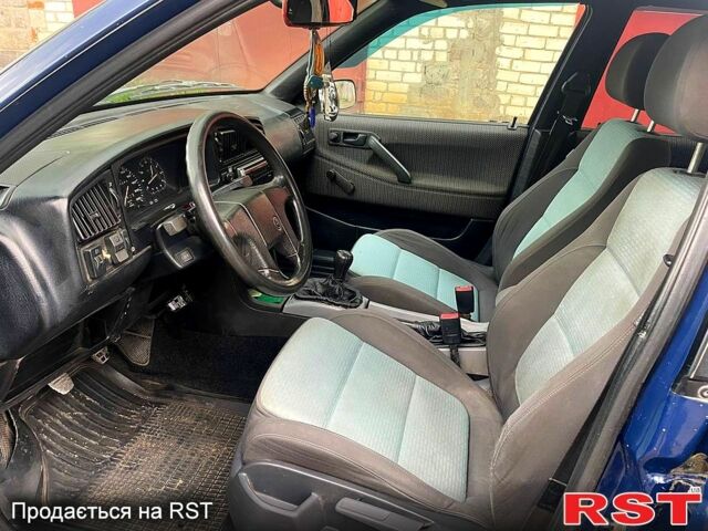 Синий Фольксваген Пассат, объемом двигателя 1.8 л и пробегом 270 тыс. км за 1330 $, фото 5 на Automoto.ua