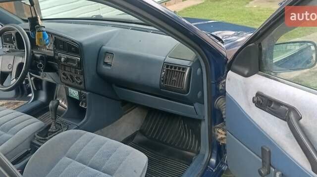 Синий Фольксваген Пассат, объемом двигателя 1.9 л и пробегом 100 тыс. км за 1950 $, фото 4 на Automoto.ua