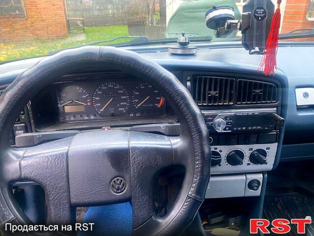 Синий Фольксваген Пассат, объемом двигателя 1.8 л и пробегом 280 тыс. км за 1800 $, фото 3 на Automoto.ua