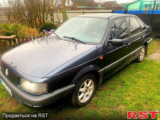 Синий Фольксваген Пассат, объемом двигателя 1.8 л и пробегом 280 тыс. км за 1800 $, фото 2 на Automoto.ua