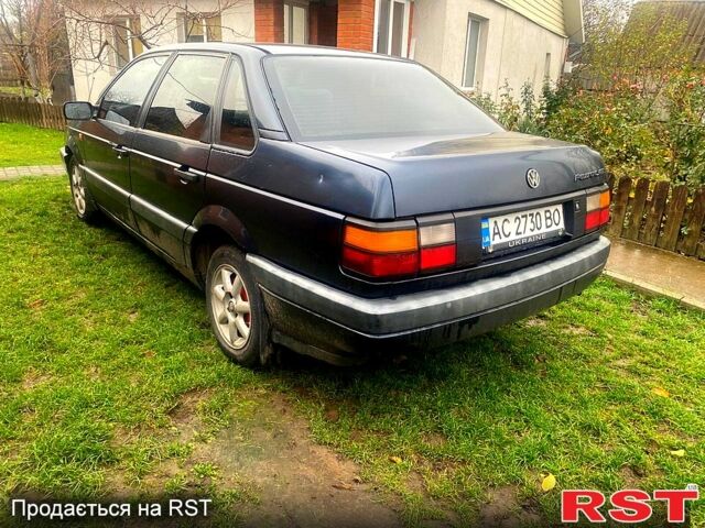 Синий Фольксваген Пассат, объемом двигателя 1.8 л и пробегом 280 тыс. км за 1800 $, фото 4 на Automoto.ua