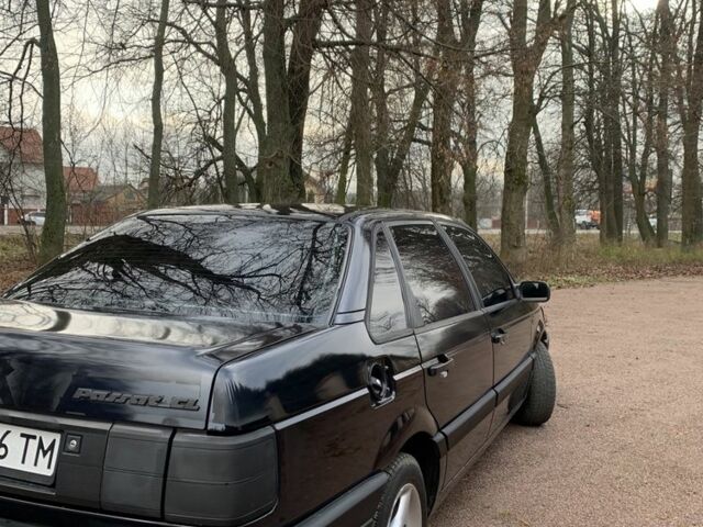 Синий Фольксваген Пассат, объемом двигателя 1.8 л и пробегом 300 тыс. км за 1950 $, фото 4 на Automoto.ua