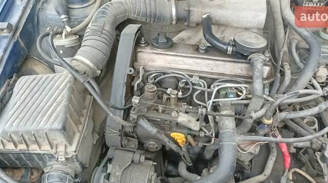 Синий Фольксваген Пассат, объемом двигателя 1.9 л и пробегом 100 тыс. км за 1950 $, фото 5 на Automoto.ua