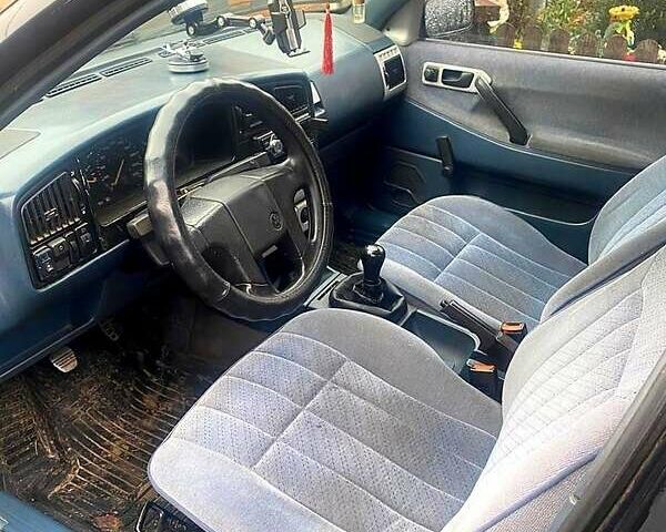 Синий Фольксваген Пассат, объемом двигателя 1.8 л и пробегом 280 тыс. км за 1800 $, фото 4 на Automoto.ua