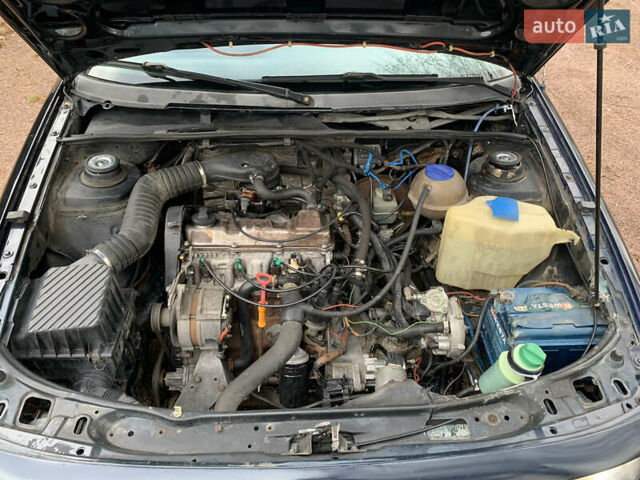 Синий Фольксваген Пассат, объемом двигателя 1.8 л и пробегом 300 тыс. км за 1950 $, фото 7 на Automoto.ua