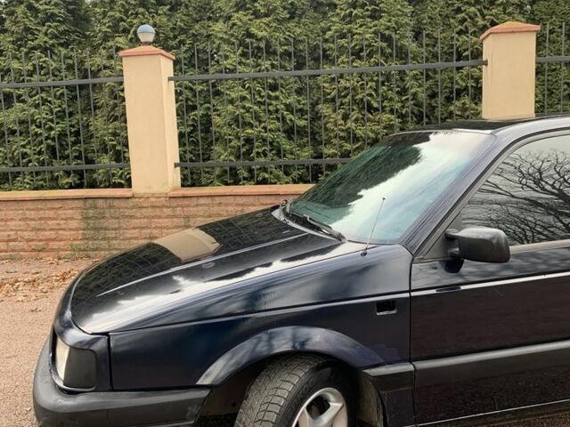 Синий Фольксваген Пассат, объемом двигателя 1.8 л и пробегом 300 тыс. км за 1950 $, фото 2 на Automoto.ua