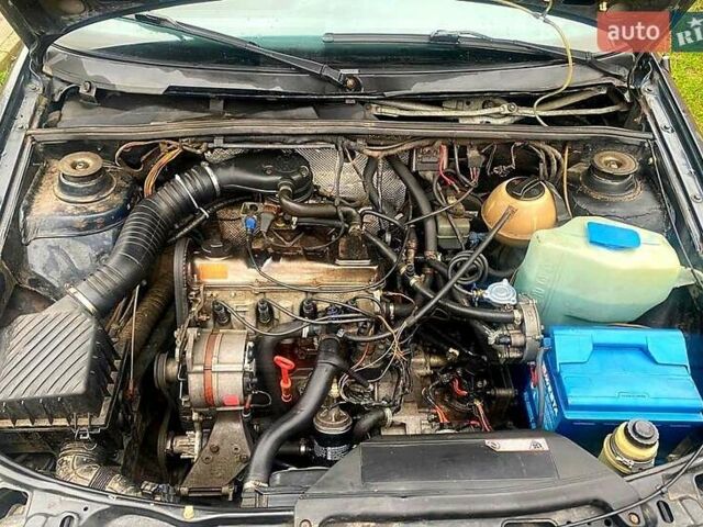 Синий Фольксваген Пассат, объемом двигателя 1.8 л и пробегом 280 тыс. км за 1800 $, фото 7 на Automoto.ua