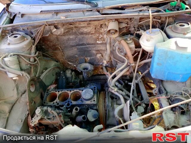 Синий Фольксваген Пассат, объемом двигателя 1.9 л и пробегом 111 тыс. км за 400 $, фото 4 на Automoto.ua