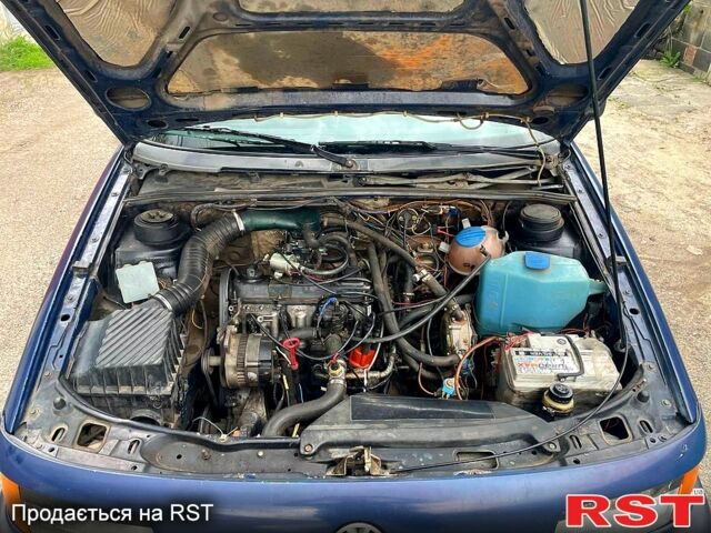 Синий Фольксваген Пассат, объемом двигателя 1.8 л и пробегом 270 тыс. км за 1330 $, фото 6 на Automoto.ua