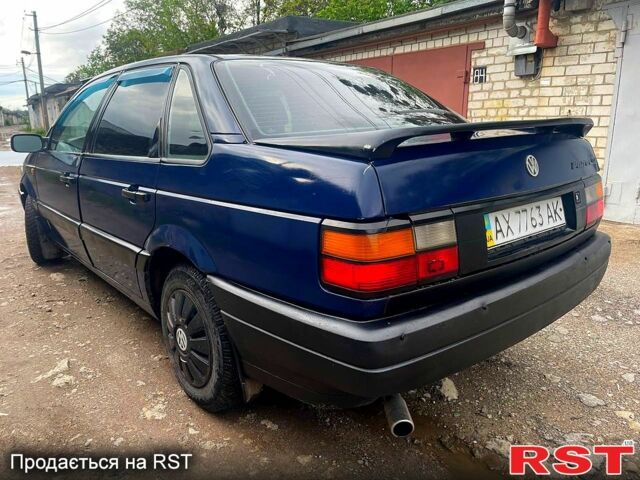 Синий Фольксваген Пассат, объемом двигателя 1.8 л и пробегом 270 тыс. км за 1330 $, фото 3 на Automoto.ua