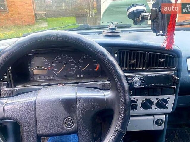 Синий Фольксваген Пассат, объемом двигателя 1.8 л и пробегом 280 тыс. км за 1800 $, фото 2 на Automoto.ua