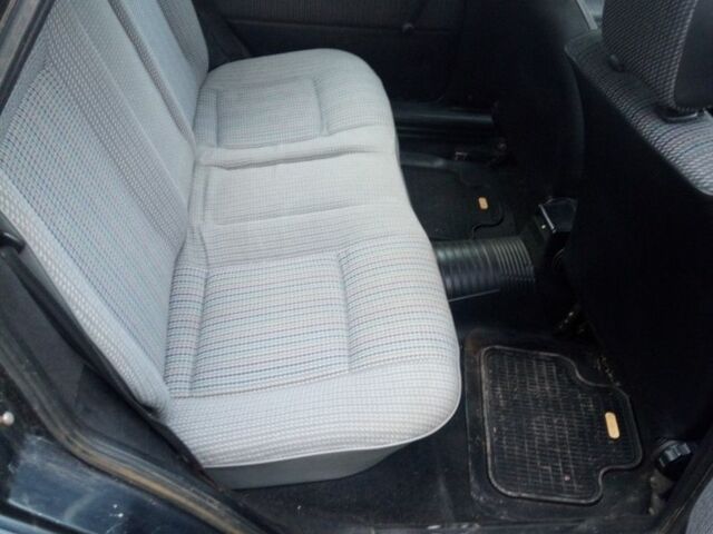 Синий Фольксваген Пассат, объемом двигателя 1.8 л и пробегом 1000 тыс. км за 1200 $, фото 4 на Automoto.ua