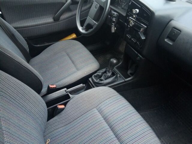 Синий Фольксваген Пассат, объемом двигателя 1.8 л и пробегом 1000 тыс. км за 1200 $, фото 5 на Automoto.ua