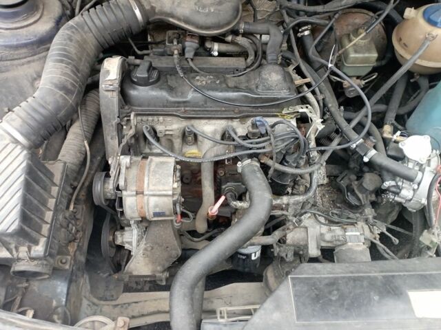 Синий Фольксваген Пассат, объемом двигателя 1.8 л и пробегом 500 тыс. км за 1850 $, фото 7 на Automoto.ua