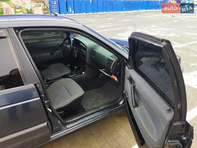 Синий Фольксваген Пассат, объемом двигателя 1.8 л и пробегом 399 тыс. км за 2500 $, фото 2 на Automoto.ua