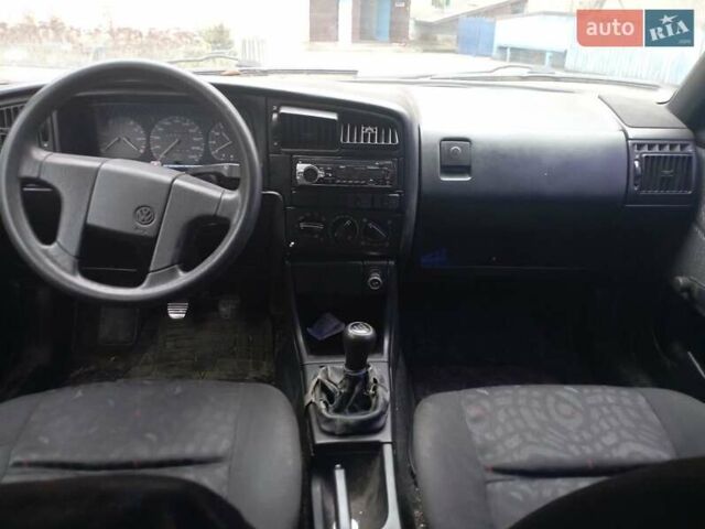 Синий Фольксваген Пассат, объемом двигателя 1.78 л и пробегом 500 тыс. км за 1850 $, фото 3 на Automoto.ua