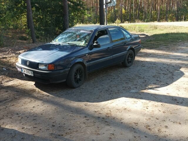 Синий Фольксваген Пассат, объемом двигателя 1.8 л и пробегом 370 тыс. км за 1900 $, фото 1 на Automoto.ua