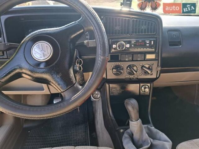 Синий Фольксваген Пассат, объемом двигателя 1.8 л и пробегом 200 тыс. км за 1550 $, фото 1 на Automoto.ua