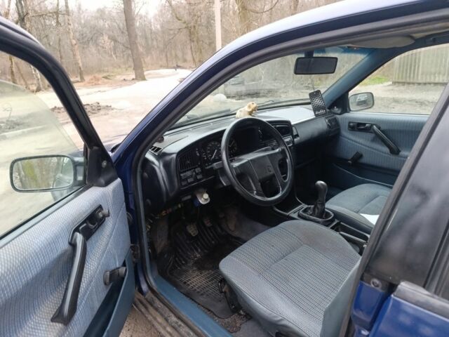 Синий Фольксваген Пассат, объемом двигателя 1.6 л и пробегом 284 тыс. км за 1700 $, фото 6 на Automoto.ua