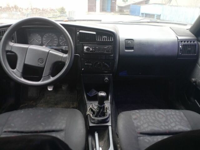 Синий Фольксваген Пассат, объемом двигателя 1.8 л и пробегом 500 тыс. км за 1850 $, фото 4 на Automoto.ua