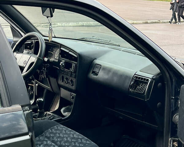 Синій Фольксваген Пассат, об'ємом двигуна 1.8 л та пробігом 350 тис. км за 1550 $, фото 19 на Automoto.ua