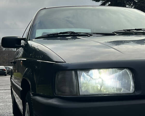 Синій Фольксваген Пассат, об'ємом двигуна 1.8 л та пробігом 350 тис. км за 1550 $, фото 3 на Automoto.ua