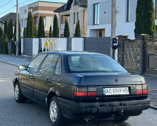 Синий Фольксваген Пассат, объемом двигателя 1.8 л и пробегом 380 тыс. км за 1400 $, фото 3 на Automoto.ua