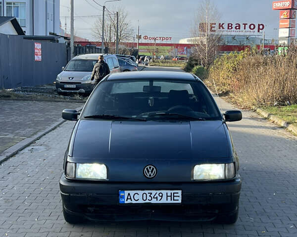 Синий Фольксваген Пассат, объемом двигателя 1.8 л и пробегом 380 тыс. км за 1400 $, фото 1 на Automoto.ua