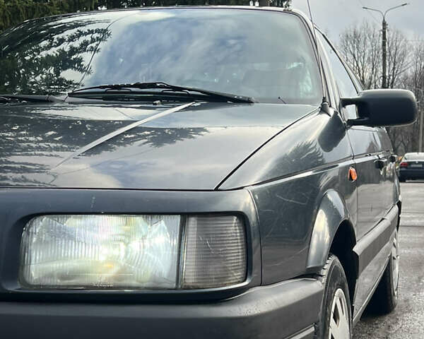 Синій Фольксваген Пассат, об'ємом двигуна 1.8 л та пробігом 350 тис. км за 1550 $, фото 4 на Automoto.ua