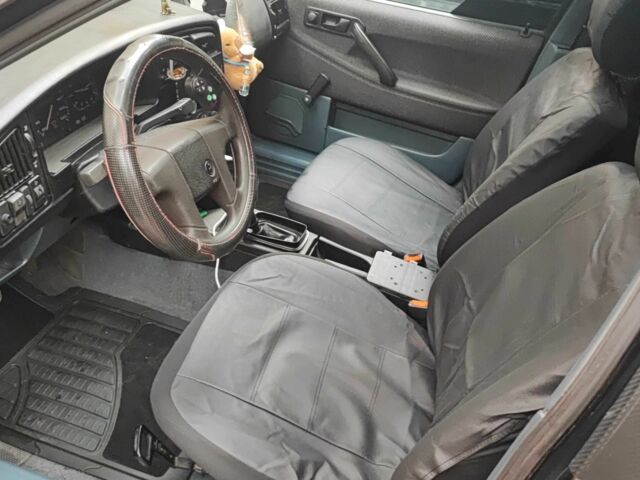 Синий Фольксваген Пассат, объемом двигателя 1.8 л и пробегом 350 тыс. км за 1300 $, фото 2 на Automoto.ua