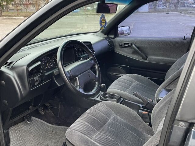 Синий Фольксваген Пассат, объемом двигателя 2 л и пробегом 300 тыс. км за 1950 $, фото 7 на Automoto.ua