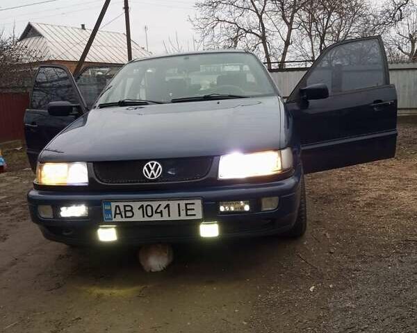 Синий Фольксваген Пассат, объемом двигателя 2 л и пробегом 280 тыс. км за 1500 $, фото 3 на Automoto.ua