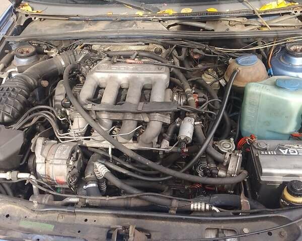 Синій Фольксваген Пассат, об'ємом двигуна 2 л та пробігом 300 тис. км за 3200 $, фото 10 на Automoto.ua