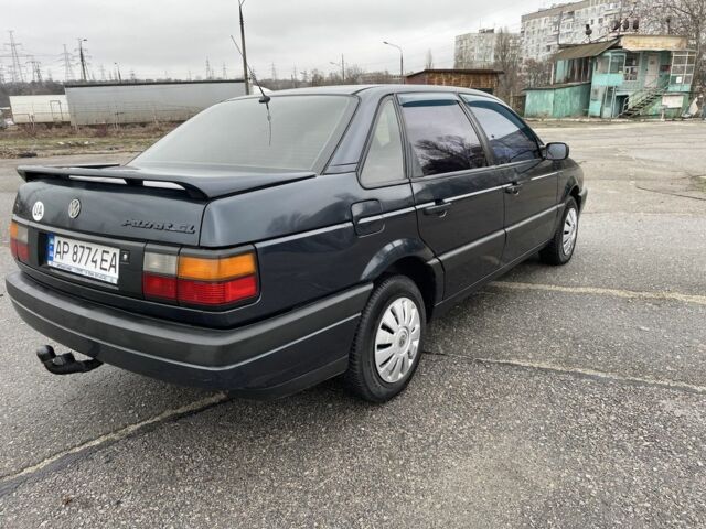 Синий Фольксваген Пассат, объемом двигателя 2 л и пробегом 300 тыс. км за 1950 $, фото 2 на Automoto.ua