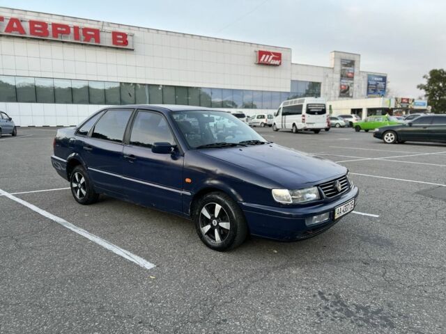 Синий Фольксваген Пассат, объемом двигателя 2 л и пробегом 338 тыс. км за 1950 $, фото 2 на Automoto.ua