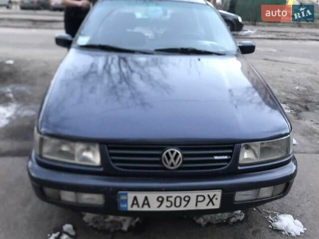 Синий Фольксваген Пассат, объемом двигателя 2 л и пробегом 315 тыс. км за 3200 $, фото 2 на Automoto.ua