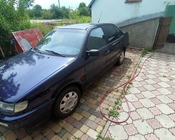 Синий Фольксваген Пассат, объемом двигателя 2 л и пробегом 350 тыс. км за 1700 $, фото 6 на Automoto.ua